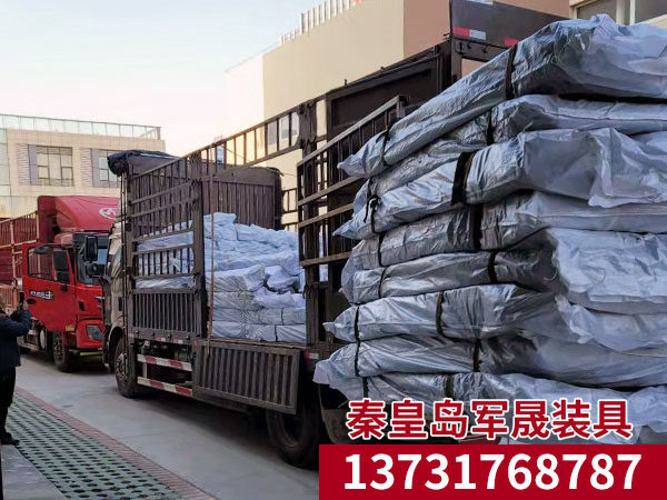 װ������