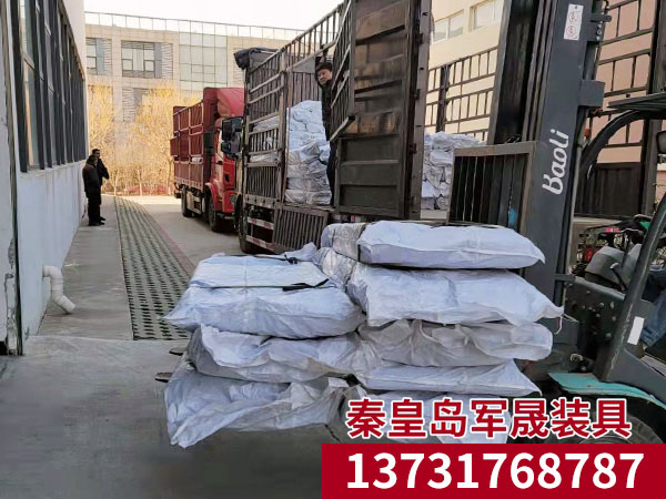 װ������