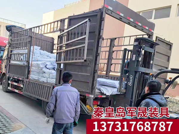 װ������