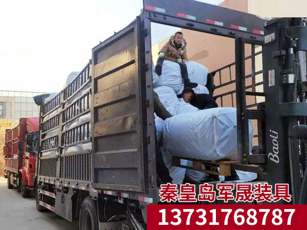 װ������