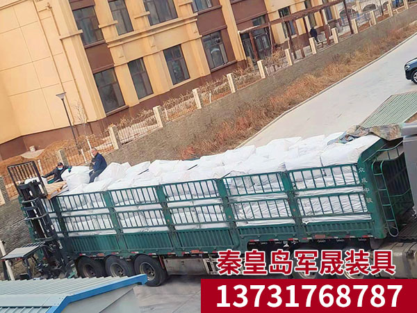 װ������